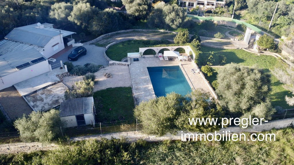 Cuqui-Haus mit riiiesigem Pool!